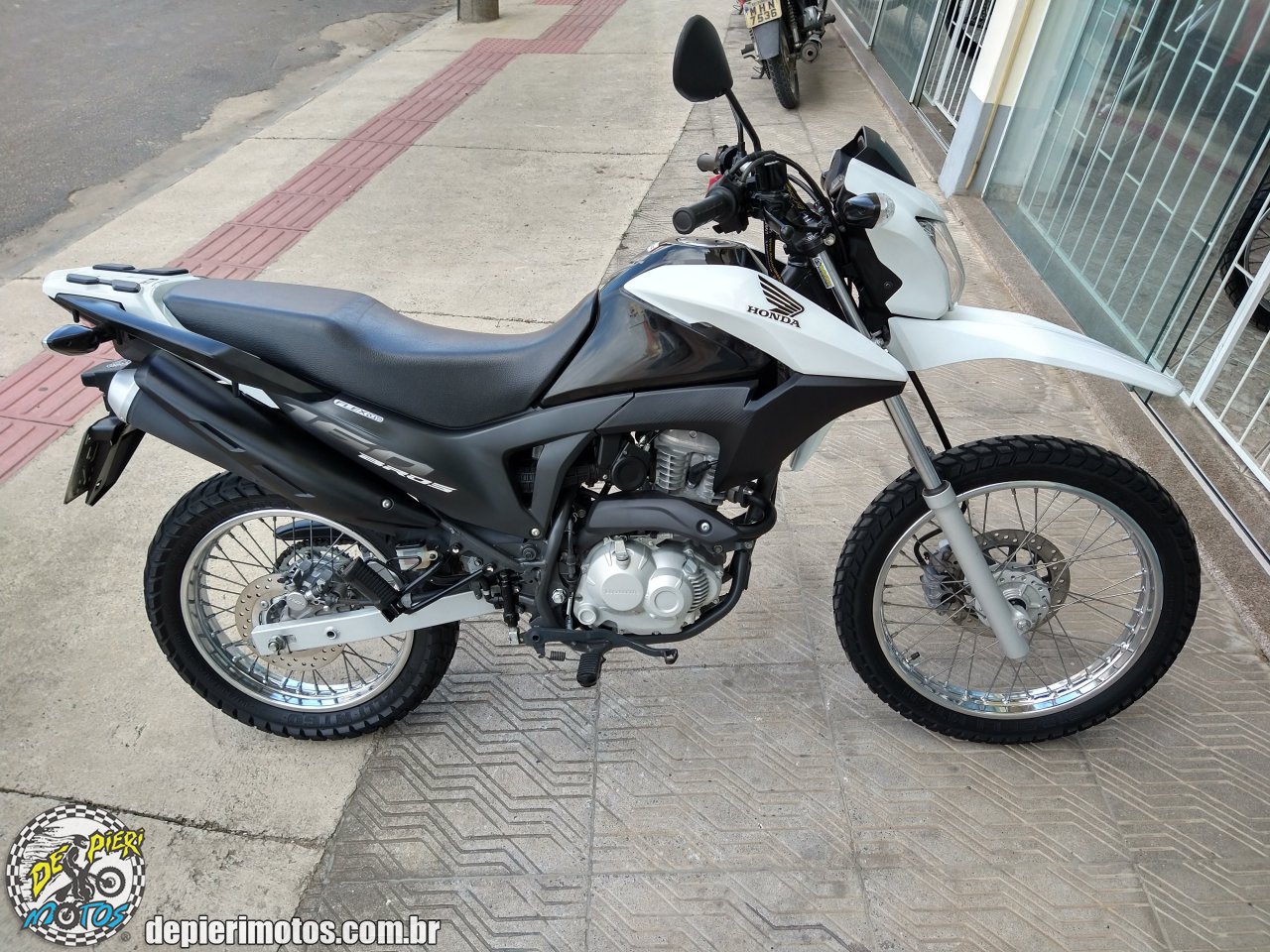 Comprar Honda Nxr Bros 160 Esdd Branco 2016 em Ibitinga-SP