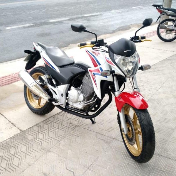 HONDA CB 300R | Ano: 2015 | R$10.900,00 | De Pieri Motos