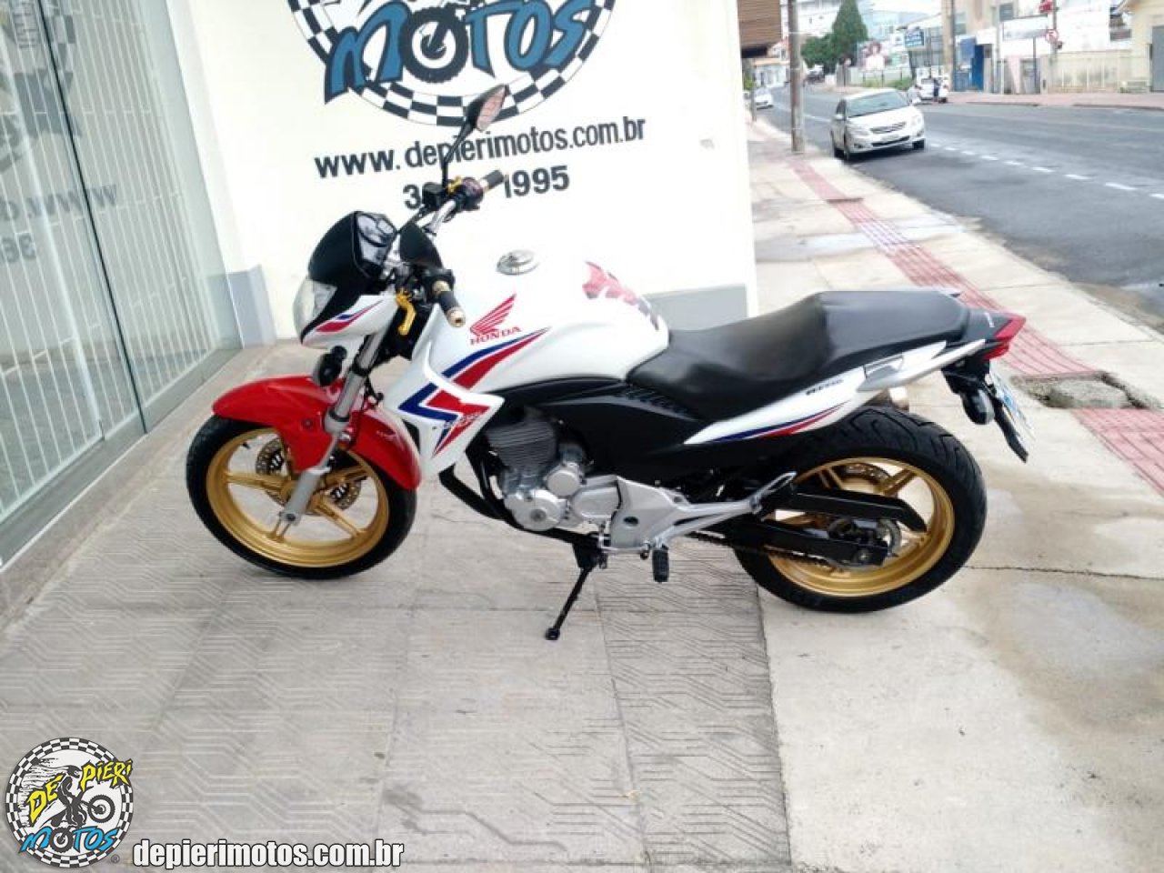 HONDA CB 300R | Ano: 2015 | R$10.900,00 | De Pieri Motos