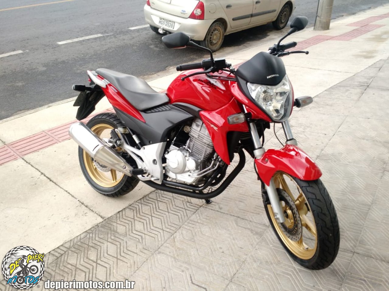 HONDA CB 300R | Ano: 2015 | R$10.900,00 | De Pieri Motos